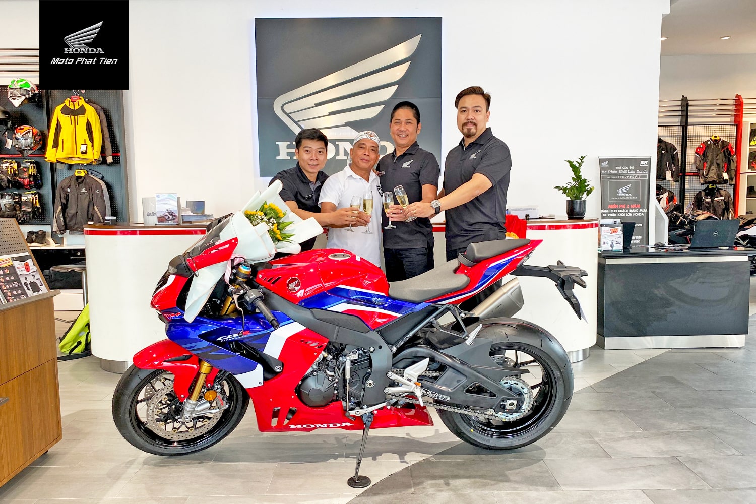 Bàn giao CBR1000RR-R SP chính hãng đầu tiên tại Việt Nam