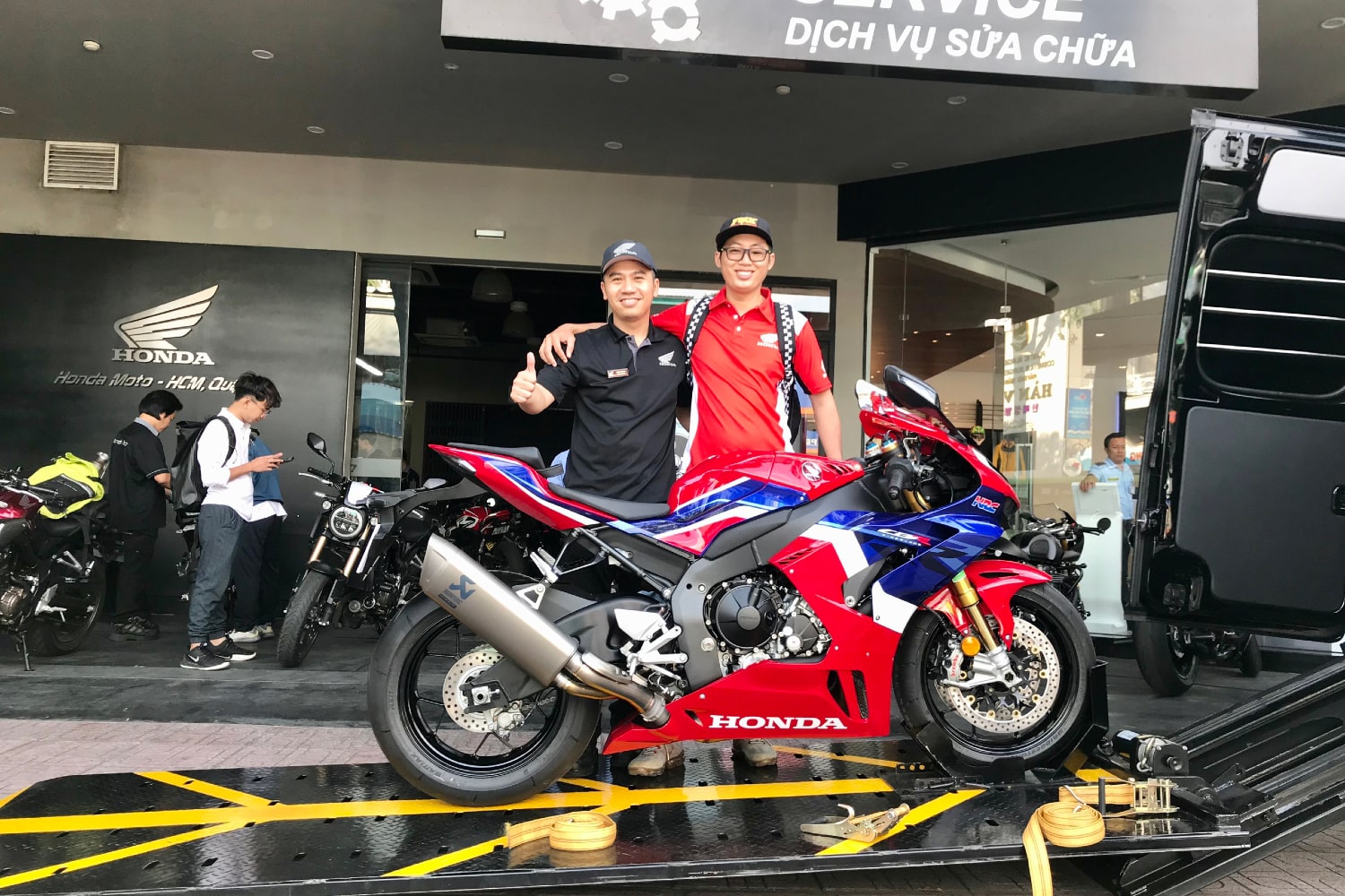 Bàn giao CBR1000RR-R SP tiếp theo tại Honda Moto Phát Tiến